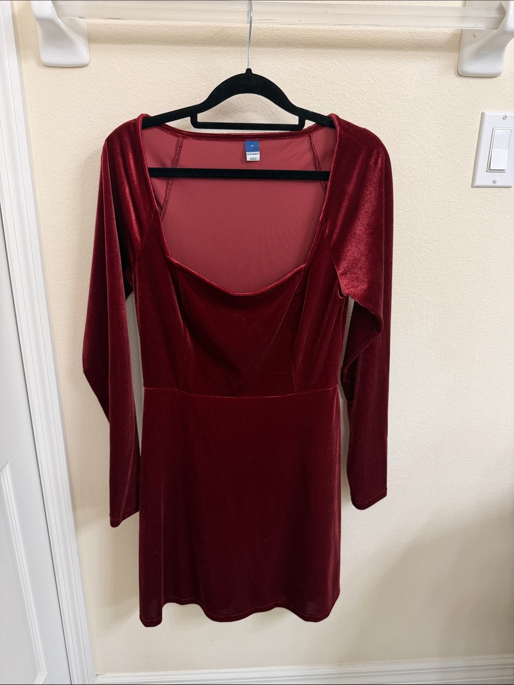 Women's Velvet Long Sleeve Mini Dress - Burgundy